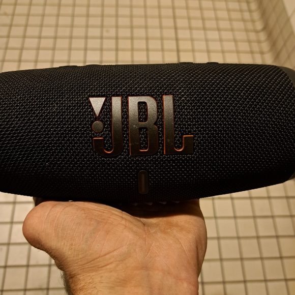 Bluetooth speaker - Picture 2 of 3